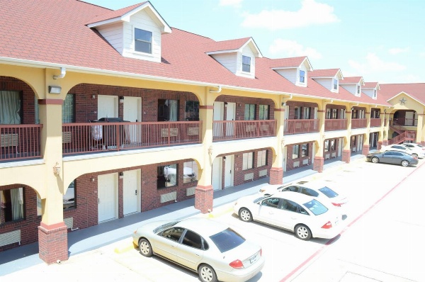Sterling Inn and Suites at Reliant and Medical Center Houston image 3