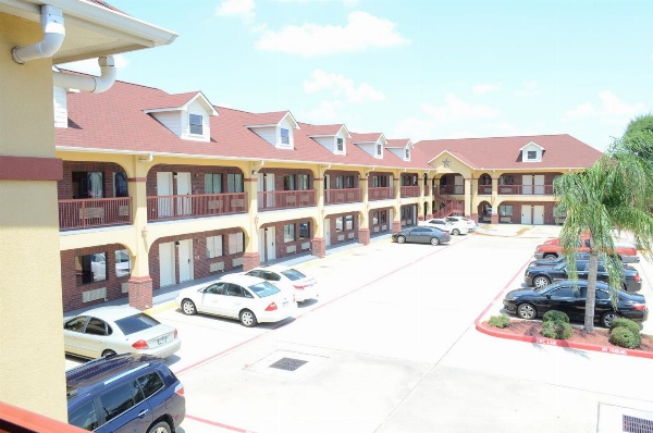 Sterling Inn and Suites at Reliant and Medical Center Houston image 4